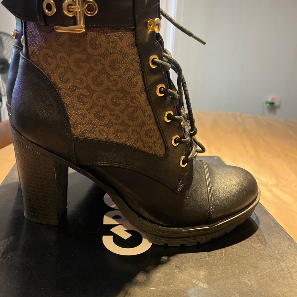 Shoes - Picture 4 of 9